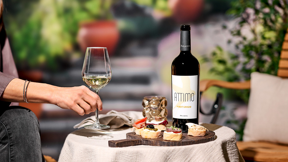 1208x906 Attimo Pinot Grigio