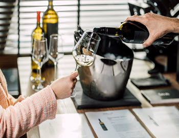 Tasting new Winery of the Year 2026/2027 &ndash; Vinothek Regensdorf