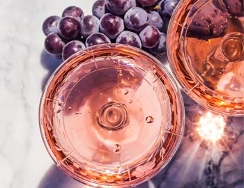 Degustation Weingut des Jahres trifft auf Pink in der Filiale Tiefenbrunnen